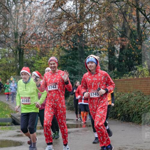 07.12.2025 - St. Pauli X-Mass-Run No. 15 Michael Burmester http://msf.ph/oto/9415066 07.12.2025 10:06:34 Laufen 4149, 1742, 1745 meine-sportfotos.de