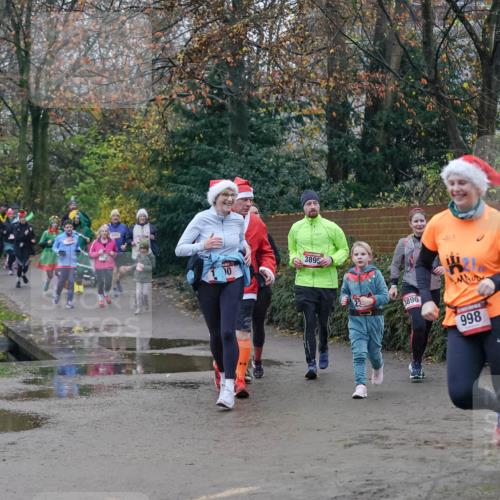 07.12.2025 - St. Pauli X-Mass-Run No. 15 Michael Burmester http://msf.ph/oto/9415075 07.12.2025 10:06:37 Laufen 110, 3895, 3896, 998 meine-sportfotos.de