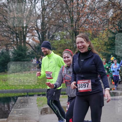 07.12.2025 - St. Pauli X-Mass-Run No. 15 Michael Burmester http://msf.ph/oto/9415095 07.12.2025 10:06:41 Laufen 3895, 3897 meine-sportfotos.de