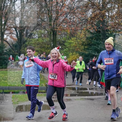 07.12.2025 - St. Pauli X-Mass-Run No. 15 Michael Burmester http://msf.ph/oto/9415120 07.12.2025 10:06:47 Laufen 1944, 1942, 4065 meine-sportfotos.de