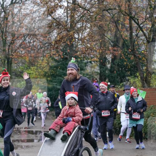 07.12.2025 - St. Pauli X-Mass-Run No. 15 Michael Burmester http://msf.ph/oto/9415130 07.12.2025 10:06:49 Laufen 4, 4316, 347, 4317 meine-sportfotos.de