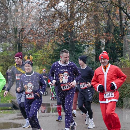 07.12.2025 - St. Pauli X-Mass-Run No. 15 Michael Burmester http://msf.ph/oto/9415176 07.12.2025 10:07:01 Laufen 4699, 1842, 3115, 4702, 1012 meine-sportfotos.de