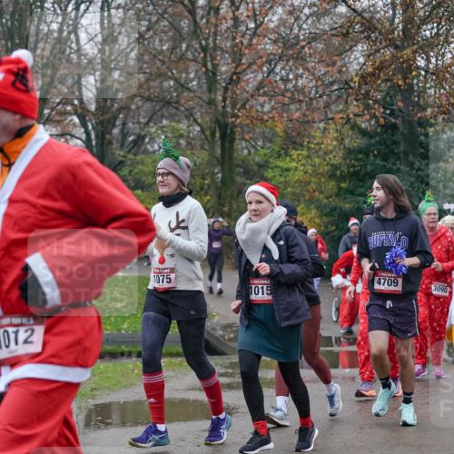 07.12.2025 - St. Pauli X-Mass-Run No. 15 Michael Burmester http://msf.ph/oto/9415182 07.12.2025 10:07:03 Laufen 1012, 20, 1075, 1015, 4709, 3090 meine-sportfotos.de