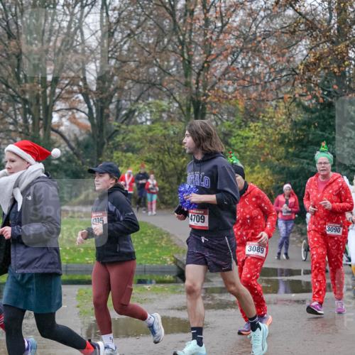 07.12.2025 - St. Pauli X-Mass-Run No. 15 Michael Burmester http://msf.ph/oto/9415187 07.12.2025 10:07:04 Laufen 705, 4709, 3089, 3090 meine-sportfotos.de