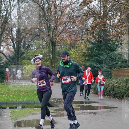 07.12.2025 - St. Pauli X-Mass-Run No. 15 Michael Burmester http://msf.ph/oto/9415200 07.12.2025 10:07:14 Laufen 4698, 4695 meine-sportfotos.de