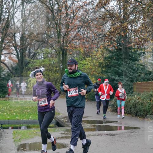 07.12.2025 - St. Pauli X-Mass-Run No. 15 Michael Burmester http://msf.ph/oto/9415201 07.12.2025 10:07:14 Laufen 4695, 4698 meine-sportfotos.de