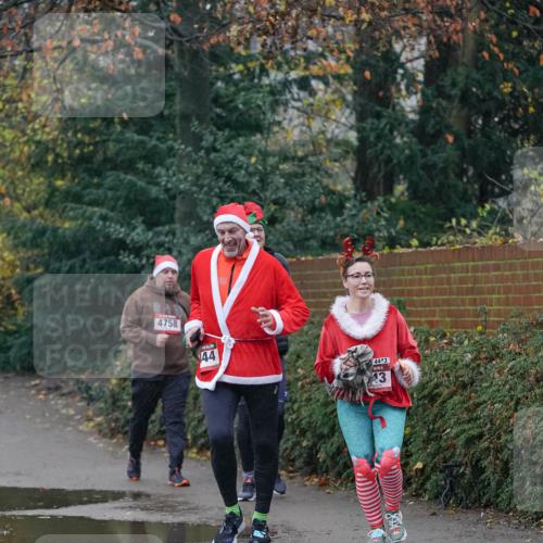 07.12.2025 - St. Pauli X-Mass-Run No. 15 Michael Burmester http://msf.ph/oto/9415211 07.12.2025 10:07:17 Laufen 4758, 44, 4443, 43 meine-sportfotos.de