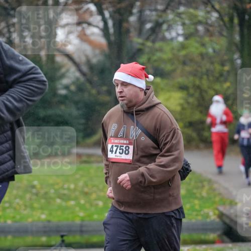 07.12.2025 - St. Pauli X-Mass-Run No. 15 Michael Burmester http://msf.ph/oto/9415222 07.12.2025 10:07:24 Laufen 15, 4758 meine-sportfotos.de
