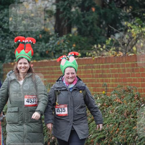 07.12.2025 - St. Pauli X-Mass-Run No. 15 Michael Burmester http://msf.ph/oto/9415402 07.12.2025 10:12:20 Laufen 5, 4537, 15, 4535 meine-sportfotos.de