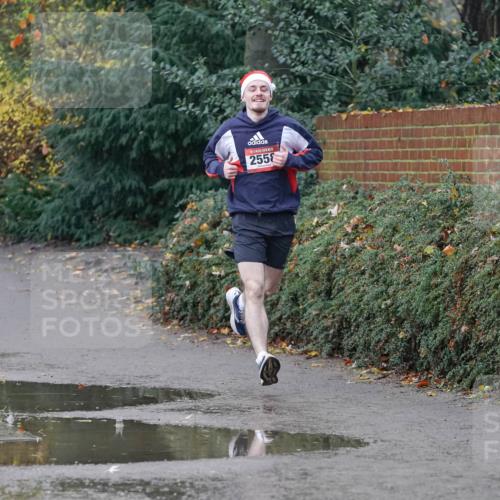 07.12.2025 - St. Pauli X-Mass-Run No. 15 Michael Burmester http://msf.ph/oto/9415488 07.12.2025 10:18:56 Laufen 828, 2558 meine-sportfotos.de