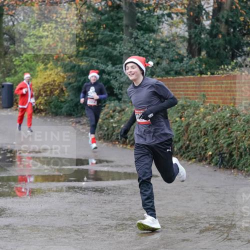 07.12.2025 - St. Pauli X-Mass-Run No. 15 Michael Burmester http://msf.ph/oto/9415504 07.12.2025 10:19:04 Laufen 9 meine-sportfotos.de