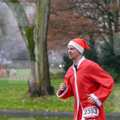 07.12.2025 - St. Pauli X-Mass-Run No. 15 Michael Burmester http://msf.ph/oto/9415515 07.12.2025 10:19:11 Laufen 15, 2353 meine-sportfotos.de