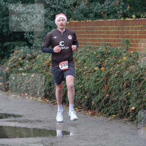 07.12.2025 - St. Pauli X-Mass-Run No. 15 Michael Burmester http://msf.ph/oto/9415532 07.12.2025 10:19:18 Laufen 248 meine-sportfotos.de