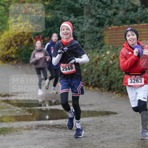 07.12.2025 - St. Pauli X-Mass-Run No. 15 Michael Burmester http://msf.ph/oto/9415571 07.12.2025 10:19:41 Laufen 2331, 2948, 3263 meine-sportfotos.de