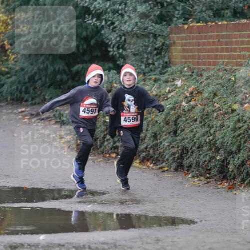 07.12.2025 - St. Pauli X-Mass-Run No. 15 Michael Burmester http://msf.ph/oto/9415637 07.12.2025 10:20:19 Laufen 4591, 5, 4599 meine-sportfotos.de