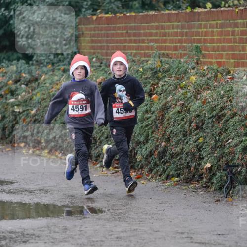 07.12.2025 - St. Pauli X-Mass-Run No. 15 Michael Burmester http://msf.ph/oto/9415640 07.12.2025 10:20:20 Laufen 5, 4591, 4555 meine-sportfotos.de