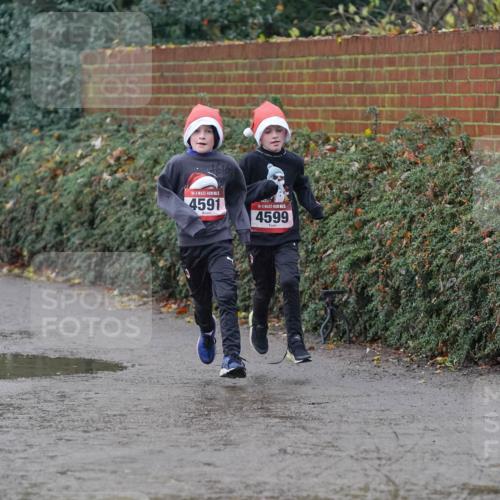 07.12.2025 - St. Pauli X-Mass-Run No. 15 Michael Burmester http://msf.ph/oto/9415643 07.12.2025 10:20:21 Laufen 5, 4591, 4599 meine-sportfotos.de