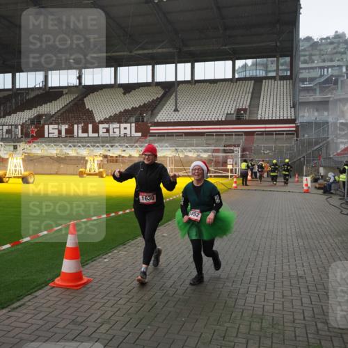 07.12.2025 - St. Pauli X-Mass-Run No. 15 Fabian Wolf http://msf.ph/oto/9415674 07.12.2025 11:05:17 Ziel 200, 201, 434, 889, 1152, 1492, 1600, 1630 meine-sportfotos.de
