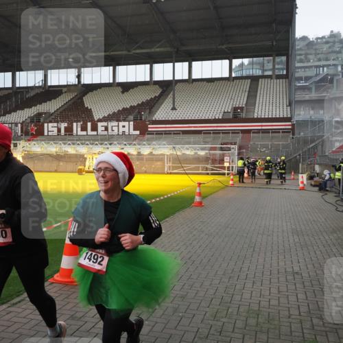 07.12.2025 - St. Pauli X-Mass-Run No. 15 Fabian Wolf http://msf.ph/oto/9415679 07.12.2025 11:05:18 Ziel 200, 201, 434, 889, 1152, 1492, 1600, 1630 meine-sportfotos.de
