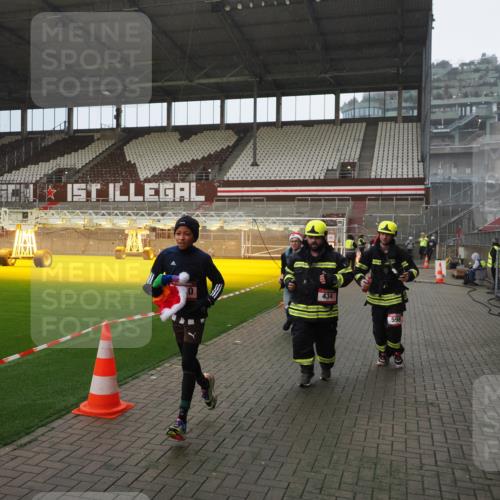 07.12.2025 - St. Pauli X-Mass-Run No. 15 Fabian Wolf http://msf.ph/oto/9415685 07.12.2025 11:05:26 Ziel 434, 1311, 1492, 1600, 1630 meine-sportfotos.de