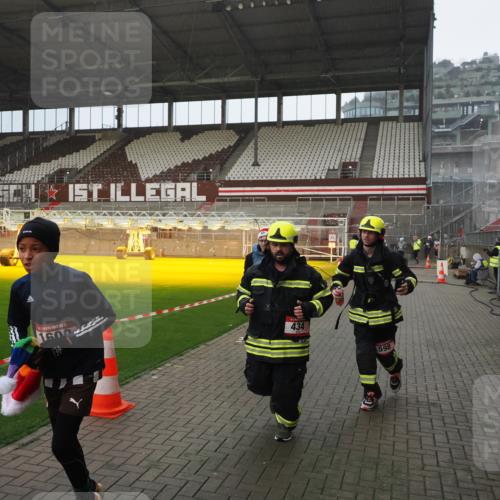07.12.2025 - St. Pauli X-Mass-Run No. 15 Fabian Wolf http://msf.ph/oto/9415688 07.12.2025 11:05:26 Ziel 434, 1311, 1492, 1600, 1630 meine-sportfotos.de