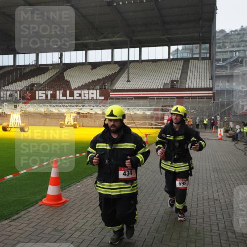 07.12.2025 - St. Pauli X-Mass-Run No. 15 Fabian Wolf http://msf.ph/oto/9415690 07.12.2025 11:05:27 Ziel 434, 1311, 1492, 1600, 1630 meine-sportfotos.de