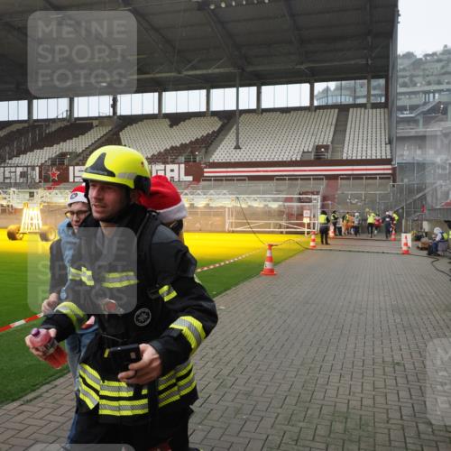 07.12.2025 - St. Pauli X-Mass-Run No. 15 Fabian Wolf http://msf.ph/oto/9415695 07.12.2025 11:05:28 Ziel 434, 1311, 1492, 1600, 1630 meine-sportfotos.de