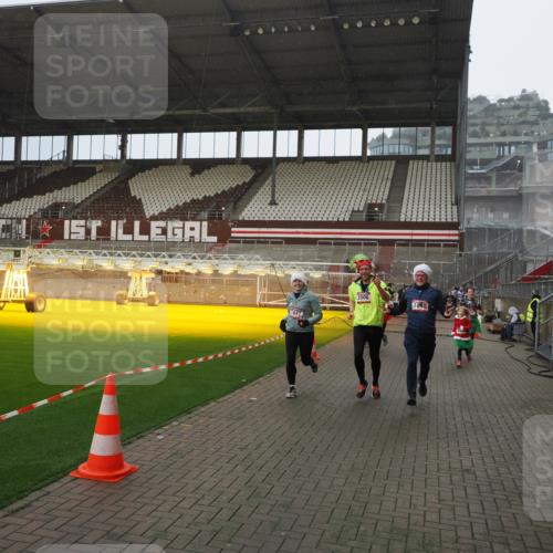 07.12.2025 - St. Pauli X-Mass-Run No. 15 Fabian Wolf http://msf.ph/oto/9415705 07.12.2025 11:05:36 Ziel 199, 434, 831, 1046, 1049, 1311, 1600, 1840, 1841, 2006, 2884 meine-sportfotos.de