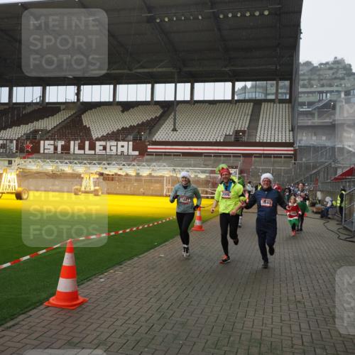 07.12.2025 - St. Pauli X-Mass-Run No. 15 Fabian Wolf http://msf.ph/oto/9415706 07.12.2025 11:05:36 Ziel 199, 434, 831, 1046, 1049, 1311, 1600, 1840, 1841, 2006, 2884 meine-sportfotos.de