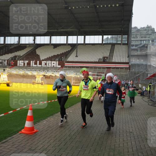07.12.2025 - St. Pauli X-Mass-Run No. 15 Fabian Wolf http://msf.ph/oto/9415710 07.12.2025 11:05:37 Ziel 199, 434, 831, 1046, 1049, 1311, 1600, 1840, 1841, 2006, 2884 meine-sportfotos.de
