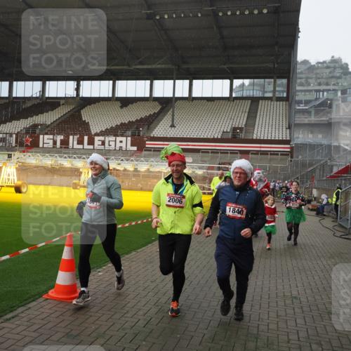 07.12.2025 - St. Pauli X-Mass-Run No. 15 Fabian Wolf http://msf.ph/oto/9415712 07.12.2025 11:05:38 Ziel 199, 831, 1046, 1049, 1311, 1840, 1841, 2006, 2884 meine-sportfotos.de