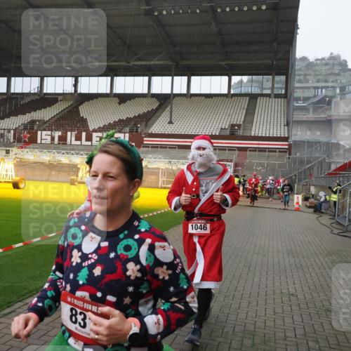 07.12.2025 - St. Pauli X-Mass-Run No. 15 Fabian Wolf http://msf.ph/oto/9415723 07.12.2025 11:05:41 Ziel 199, 831, 932, 1046, 1049, 1092, 1196, 1840, 1841, 2006, 2254, 2884 meine-sportfotos.de