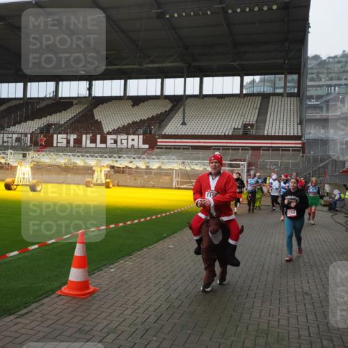 07.12.2025 - St. Pauli X-Mass-Run No. 15 Fabian Wolf http://msf.ph/oto/9415730 07.12.2025 11:05:46 Ziel 199, 831, 924, 925, 927, 929, 932, 973, 1046, 1049, 1092, 1196, 1208, 1428, 1432, 1840, 1841, 2006, 2254, 2884, 3272, 3278 meine-sportfotos.de