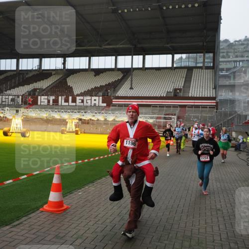 07.12.2025 - St. Pauli X-Mass-Run No. 15 Fabian Wolf http://msf.ph/oto/9415732 07.12.2025 11:05:47 Ziel 199, 831, 924, 925, 927, 929, 932, 973, 1046, 1049, 1092, 1196, 1208, 1428, 1432, 1840, 1841, 2006, 2254, 2884, 3272, 3278 meine-sportfotos.de