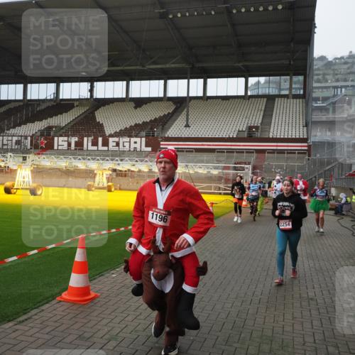 07.12.2025 - St. Pauli X-Mass-Run No. 15 Fabian Wolf http://msf.ph/oto/9415733 07.12.2025 11:05:47 Ziel 199, 831, 924, 925, 927, 929, 932, 973, 1046, 1049, 1092, 1196, 1208, 1428, 1432, 1840, 1841, 2006, 2254, 2884, 3272, 3278 meine-sportfotos.de