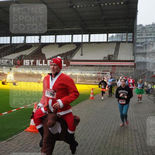 07.12.2025 - St. Pauli X-Mass-Run No. 15 Fabian Wolf http://msf.ph/oto/9415734 07.12.2025 11:05:47 Ziel 199, 831, 924, 925, 927, 929, 932, 973, 1046, 1049, 1092, 1196, 1208, 1428, 1432, 1840, 1841, 2006, 2254, 2884, 3272, 3278 meine-sportfotos.de