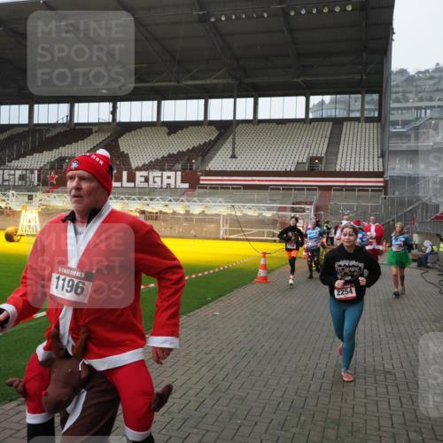 07.12.2025 - St. Pauli X-Mass-Run No. 15 Fabian Wolf http://msf.ph/oto/9415735 07.12.2025 11:05:47 Ziel 199, 831, 924, 925, 927, 929, 932, 973, 1046, 1049, 1092, 1196, 1208, 1428, 1432, 1840, 1841, 2006, 2254, 2884, 3272, 3278 meine-sportfotos.de