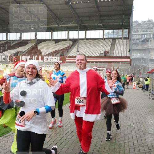 07.12.2025 - St. Pauli X-Mass-Run No. 15 Fabian Wolf http://msf.ph/oto/9415752 07.12.2025 11:05:53 Ziel 298, 300, 659, 831, 924, 925, 927, 929, 932, 973, 1092, 1196, 1208, 1428, 1432, 1608, 2254, 3272, 3278 meine-sportfotos.de