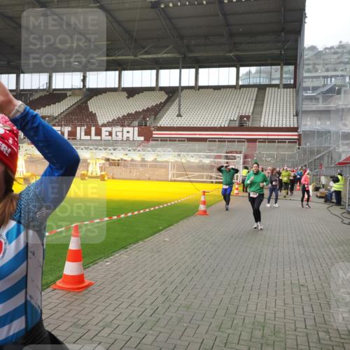 07.12.2025 - St. Pauli X-Mass-Run No. 15 Fabian Wolf http://msf.ph/oto/9415764 07.12.2025 11:05:56 Ziel 92, 298, 300, 659, 693, 924, 925, 927, 929, 932, 973, 1024, 1025, 1092, 1196, 1208, 1428, 1432, 1608, 1648, 2254, 3272, 3278 meine-sportfotos.de