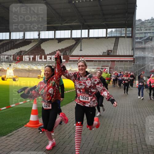 07.12.2025 - St. Pauli X-Mass-Run No. 15 Fabian Wolf http://msf.ph/oto/9415780 07.12.2025 11:06:01 Ziel 92, 298, 300, 402, 403, 659, 693, 854, 858, 878, 920, 924, 925, 927, 929, 932, 944, 973, 1024, 1025, 1092, 1208, 1223, 1229, 1428, 1429, 1430, 1432, 1608, 1648, 2243, 2245, 3272, 3278, 4583, 4585, 4587 meine-sportfotos.de