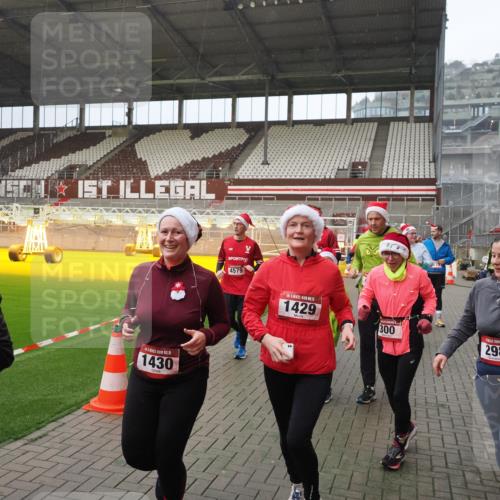 07.12.2025 - St. Pauli X-Mass-Run No. 15 Fabian Wolf http://msf.ph/oto/9415818 07.12.2025 11:06:10 Ziel 92, 204, 298, 300, 402, 403, 414, 556, 659, 693, 854, 858, 878, 920, 944, 1024, 1025, 1223, 1229, 1287, 1429, 1430, 1648, 2243, 2245, 4579, 4581, 4583, 4585, 4587 meine-sportfotos.de