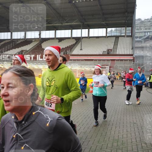 07.12.2025 - St. Pauli X-Mass-Run No. 15 Fabian Wolf http://msf.ph/oto/9415826 07.12.2025 11:06:12 Ziel 92, 204, 402, 403, 414, 556, 693, 854, 858, 878, 920, 944, 1024, 1025, 1223, 1229, 1287, 1403, 1429, 1430, 1648, 2243, 2245, 4579, 4581, 4583, 4585, 4587 meine-sportfotos.de