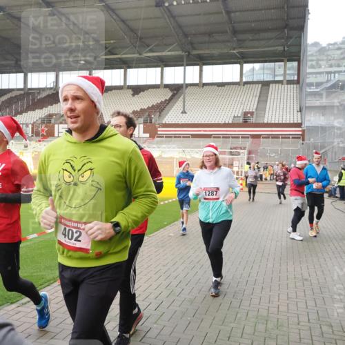 07.12.2025 - St. Pauli X-Mass-Run No. 15 Fabian Wolf http://msf.ph/oto/9415827 07.12.2025 11:06:12 Ziel 92, 204, 402, 403, 414, 556, 693, 854, 858, 878, 920, 944, 1024, 1025, 1223, 1229, 1287, 1403, 1429, 1430, 1648, 2243, 2245, 4579, 4581, 4583, 4585, 4587 meine-sportfotos.de