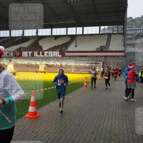 07.12.2025 - St. Pauli X-Mass-Run No. 15 Fabian Wolf http://msf.ph/oto/9415834 07.12.2025 11:06:13 Ziel 92, 204, 402, 403, 414, 474, 486, 556, 693, 854, 858, 878, 920, 944, 1024, 1025, 1223, 1229, 1287, 1403, 1429, 1430, 1648, 2243, 2245, 4579, 4581, 4583, 4585, 4587 meine-sportfotos.de