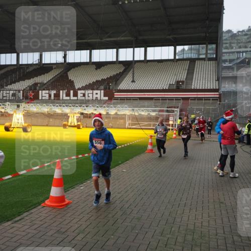 07.12.2025 - St. Pauli X-Mass-Run No. 15 Fabian Wolf http://msf.ph/oto/9415835 07.12.2025 11:06:14 Ziel 92, 204, 402, 403, 414, 474, 486, 556, 693, 854, 858, 878, 920, 944, 1024, 1025, 1223, 1229, 1287, 1403, 1429, 1430, 1648, 2243, 2245, 4579, 4581, 4583, 4585, 4587 meine-sportfotos.de