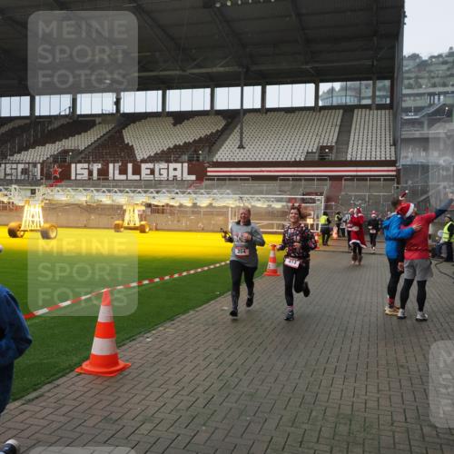 07.12.2025 - St. Pauli X-Mass-Run No. 15 Fabian Wolf http://msf.ph/oto/9415841 07.12.2025 11:06:15 Ziel 204, 402, 403, 414, 474, 486, 556, 693, 854, 858, 878, 920, 944, 1024, 1223, 1229, 1287, 1403, 1429, 1430, 1648, 2243, 2245, 4579, 4581, 4583, 4585, 4587 meine-sportfotos.de