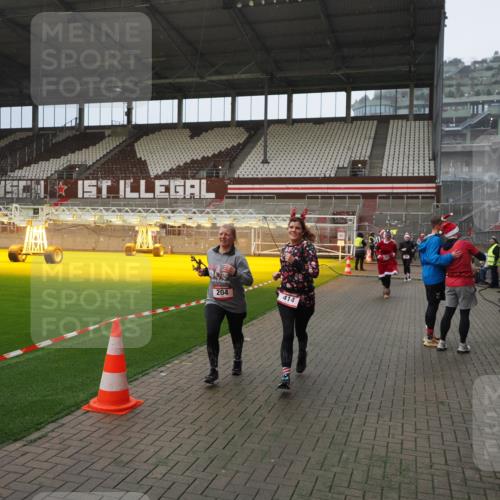 07.12.2025 - St. Pauli X-Mass-Run No. 15 Fabian Wolf http://msf.ph/oto/9415844 07.12.2025 11:06:15 Ziel 204, 402, 403, 414, 474, 486, 556, 693, 854, 858, 878, 920, 944, 1024, 1223, 1229, 1287, 1403, 1429, 1430, 1648, 2243, 2245, 4579, 4581, 4583, 4585, 4587 meine-sportfotos.de