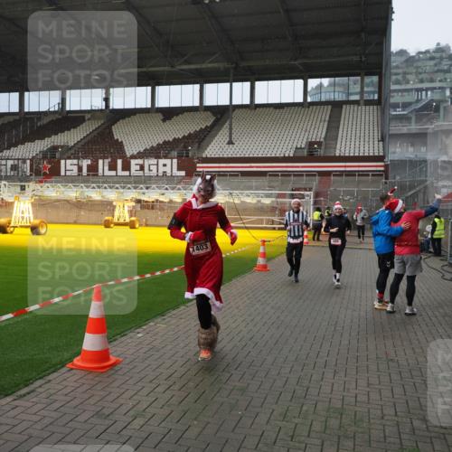 07.12.2025 - St. Pauli X-Mass-Run No. 15 Fabian Wolf http://msf.ph/oto/9415852 07.12.2025 11:06:19 Ziel 204, 402, 403, 414, 474, 486, 556, 1223, 1229, 1287, 1403, 1429, 1430, 1440, 1442, 4579, 4581, 4583, 4585, 4587 meine-sportfotos.de