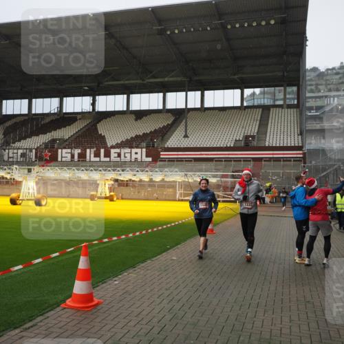 07.12.2025 - St. Pauli X-Mass-Run No. 15 Fabian Wolf http://msf.ph/oto/9415871 07.12.2025 11:06:25 Ziel 204, 414, 474, 486, 1403, 1440, 1442 meine-sportfotos.de