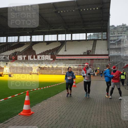 07.12.2025 - St. Pauli X-Mass-Run No. 15 Fabian Wolf http://msf.ph/oto/9415872 07.12.2025 11:06:26 Ziel 204, 414, 474, 486, 1403, 1440, 1442, 1556, 1564 meine-sportfotos.de